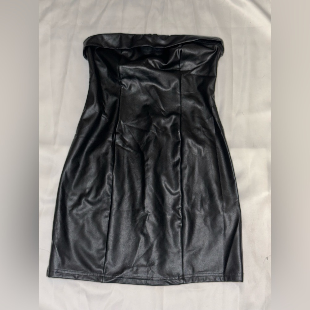 Beginning Boutique Sleek Black Strapless Dress